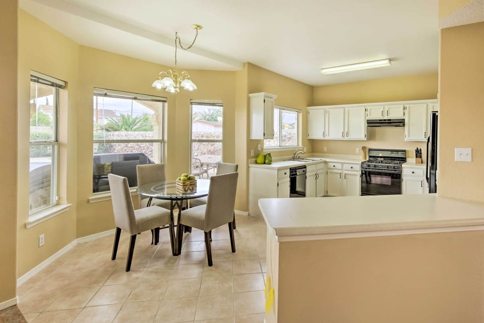 Dining Nook | 1st Floor