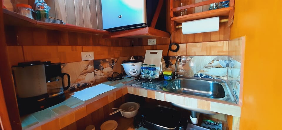 Quadruple Room | Private kitchen | Mini-fridge, stovetop, coffee/tea maker, rice cooker