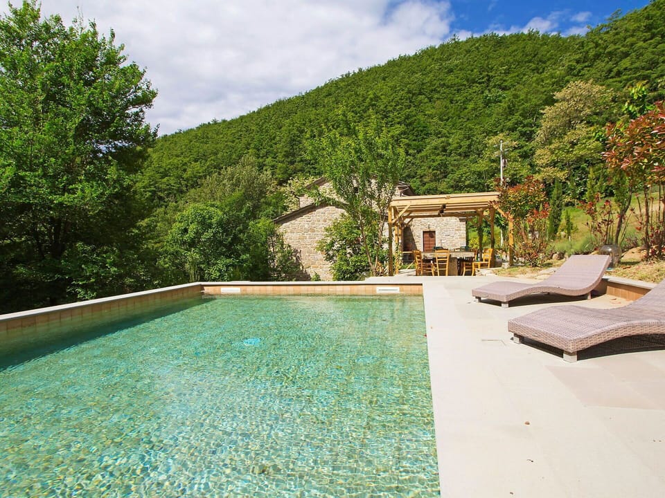 Water, Sky, Plant, Cloud, Building, Swimming Pool, Natural Landscape, Tree, Rectangle, Grass