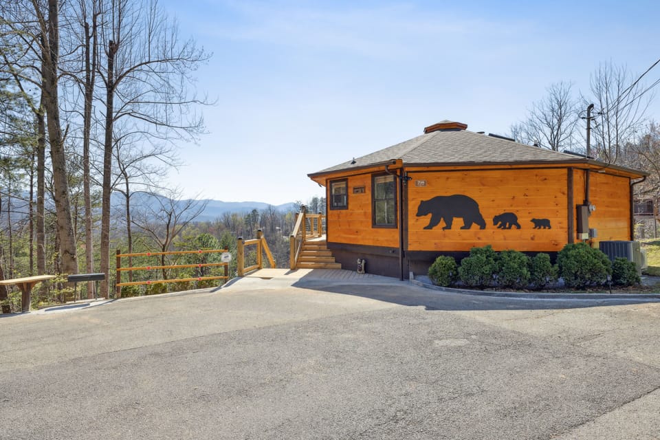 Charcoal grill, prep table, lots of parking plus gorgeous view! 