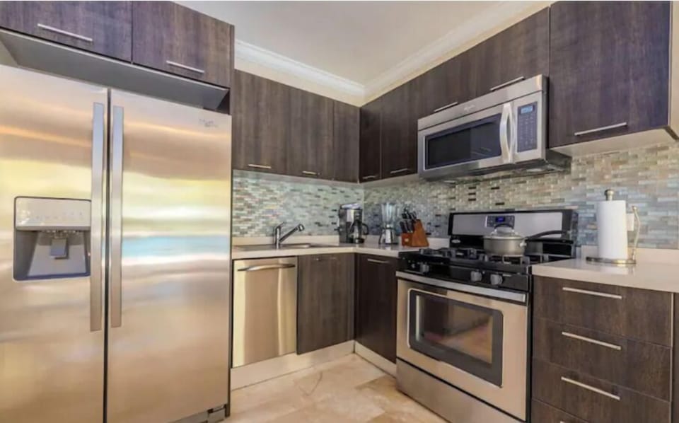 A fully equipped kitchen.