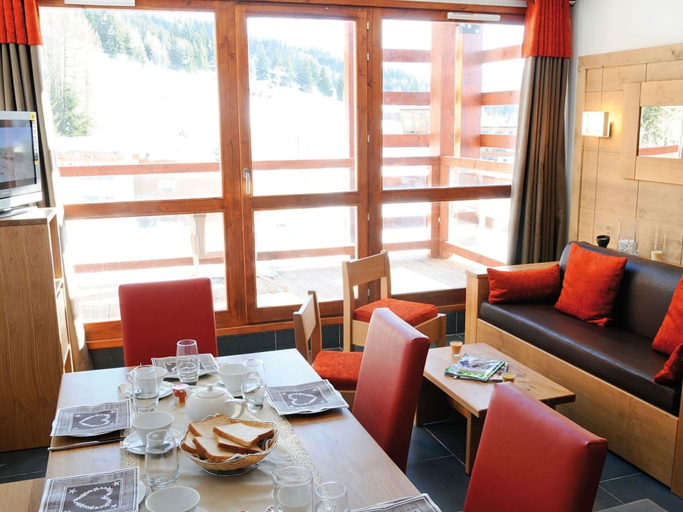 Table, Furniture, Property, Tableware, Window, Couch, Dishware, Chair, Textile, Interior Design