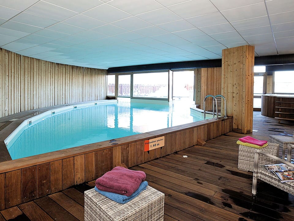 Water, Property, Building, Swimming Pool, Window, Wood, Interior Design, House, Shade, Floor