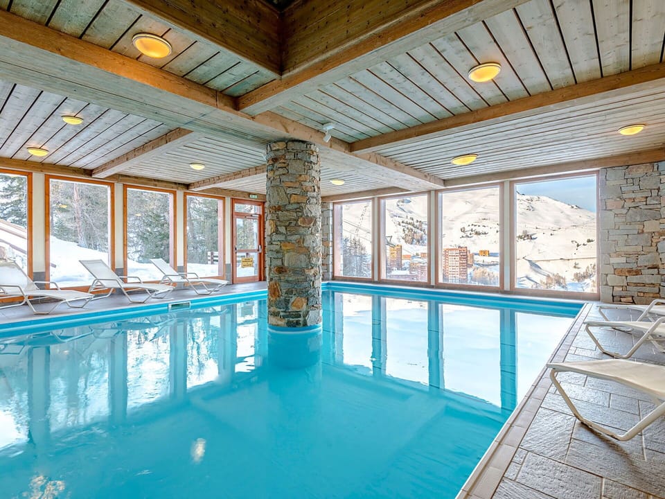 Water, Property, Swimming Pool, Azure, Interior Design, Floor, Leisure, Flooring, Real Estate, Window