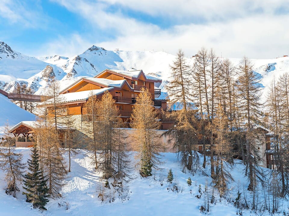 Cloud, Sky, Snow, Building, Mountain, Natural Landscape, House, Tree, Larch, Slope