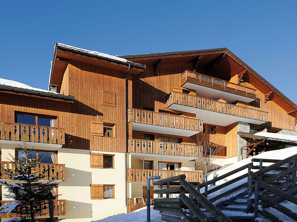 Sky, Building, Wood, Window, Urban Design, Snow, House, Residential Area, Facade, Condominium