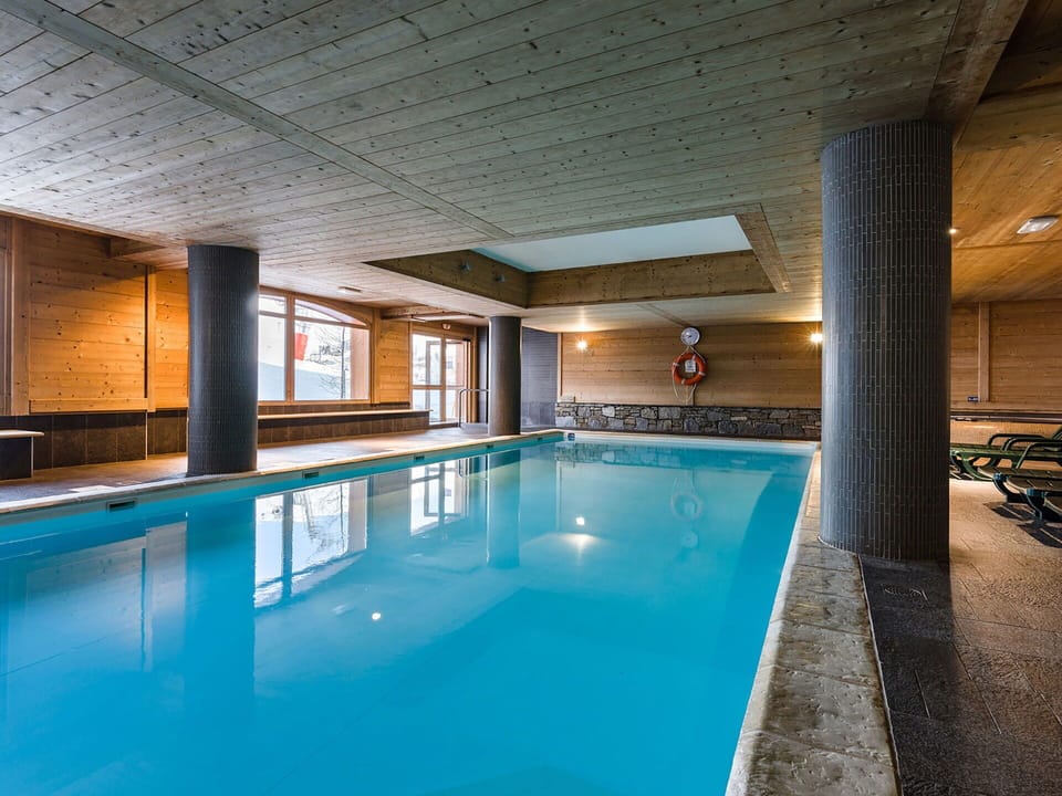 Water, Swimming Pool, Building, Interior Design, Floor, House, Leisure, Flooring, Real Estate, Ceiling