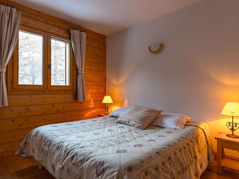 Furniture, Property, Building, Window, Comfort, Lamp, Wood, Textile, Lighting