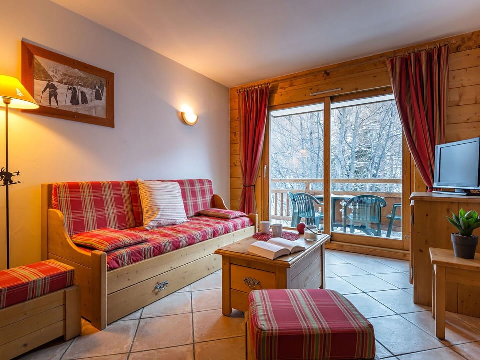 Furniture, Property, Window, Table, Picture Frame, Comfort, Wood, Interior Design, Drawer, Lighting