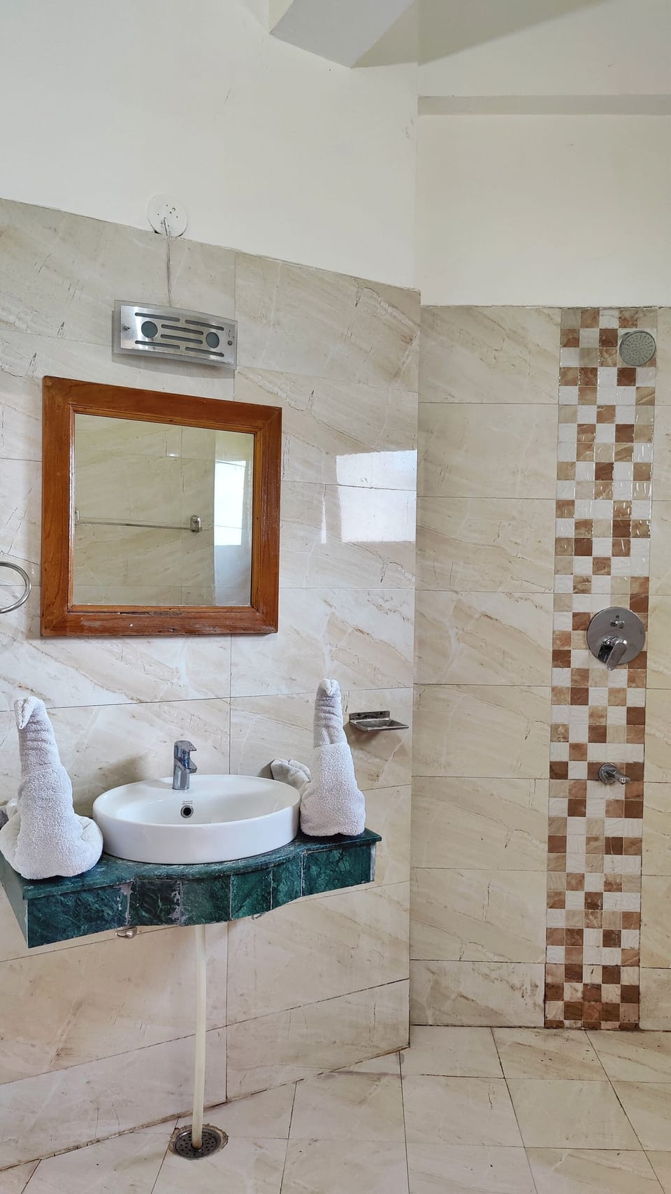Deluxe Room | Bathroom