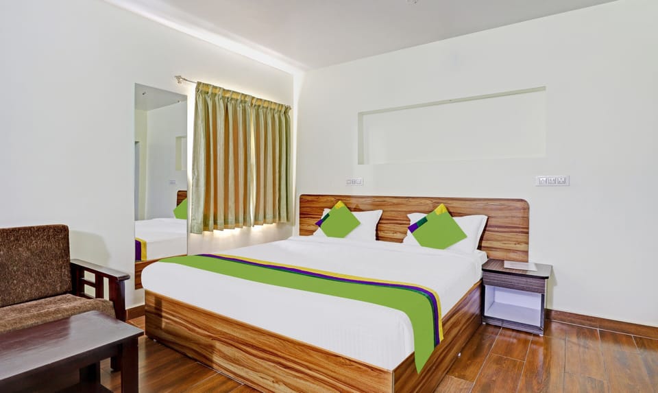 Superior Family Room With Balcony | Individually furnished, desk, rollaway beds, bed sheets