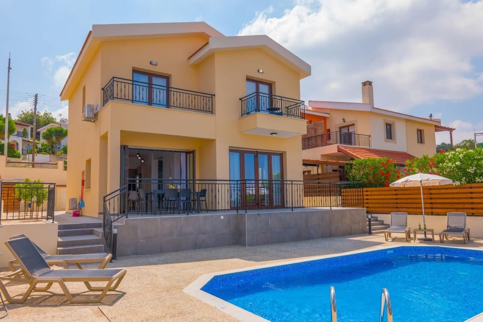 House, Smoking | 3 bedrooms