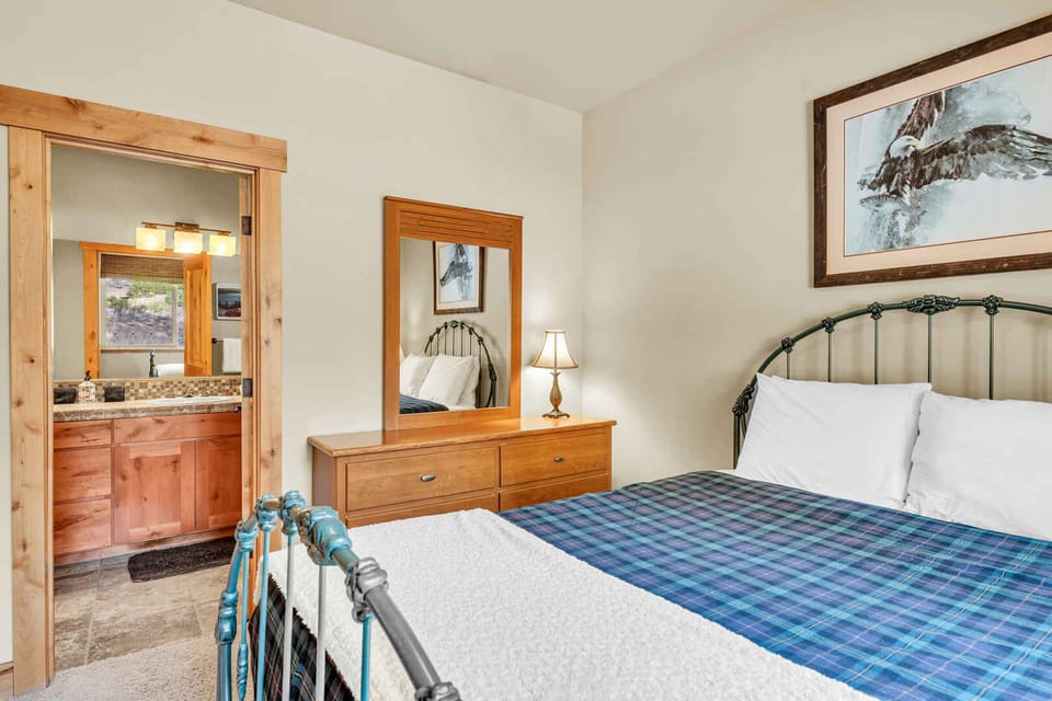 Bedroom 4: Queen bed, lower floor