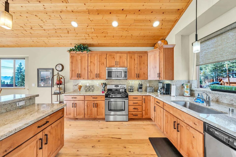 Kitchen: Espresso machine, drip coffee maker, blender, Crockpot, cooking utensils, tableware