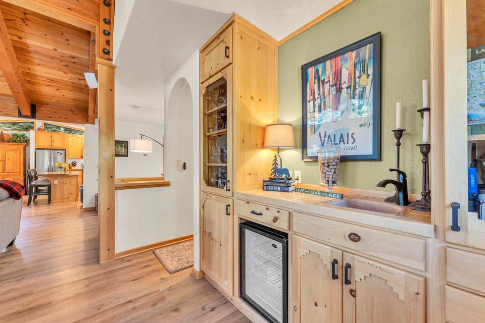 Living Room: Wet bar, puzzles and games, table with 3 chairs
