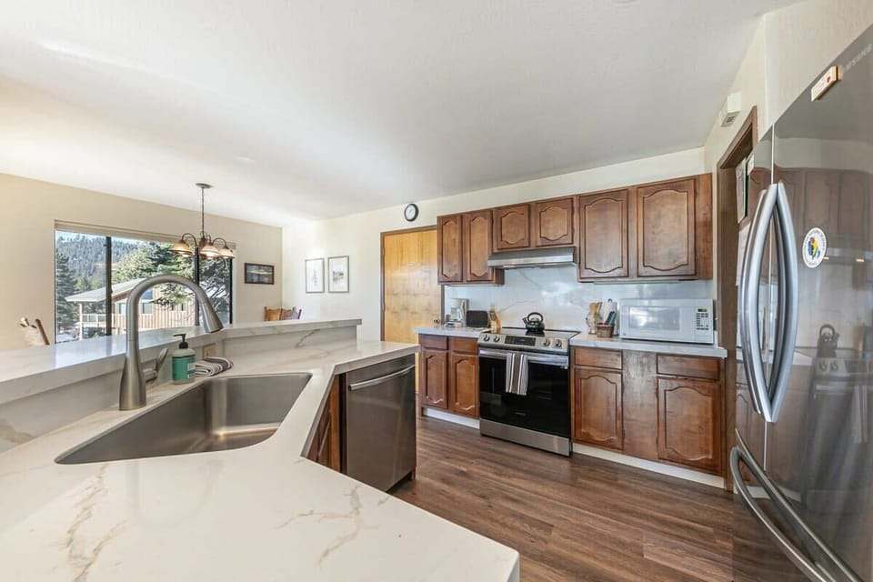 The kitchen features spacious counters, stainless steel appliances, and a full range of cookware so the chef in your group will have no problem whipping up delicious culinary creations.