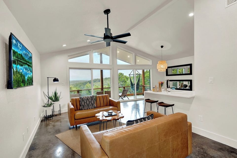 Stunning views and bright natural light in Northstar's living area. 