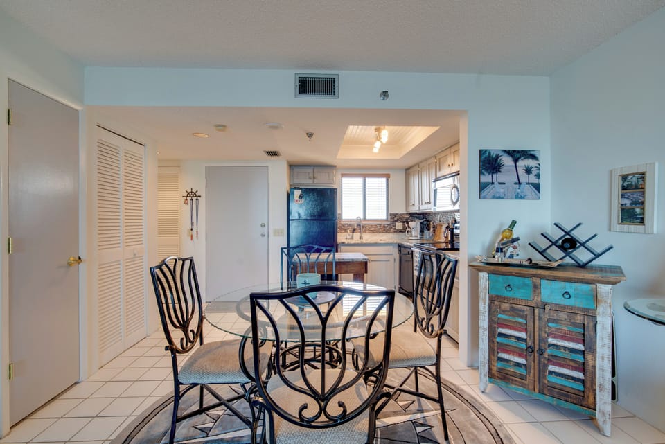 Dining Area | Dishware & Flatware