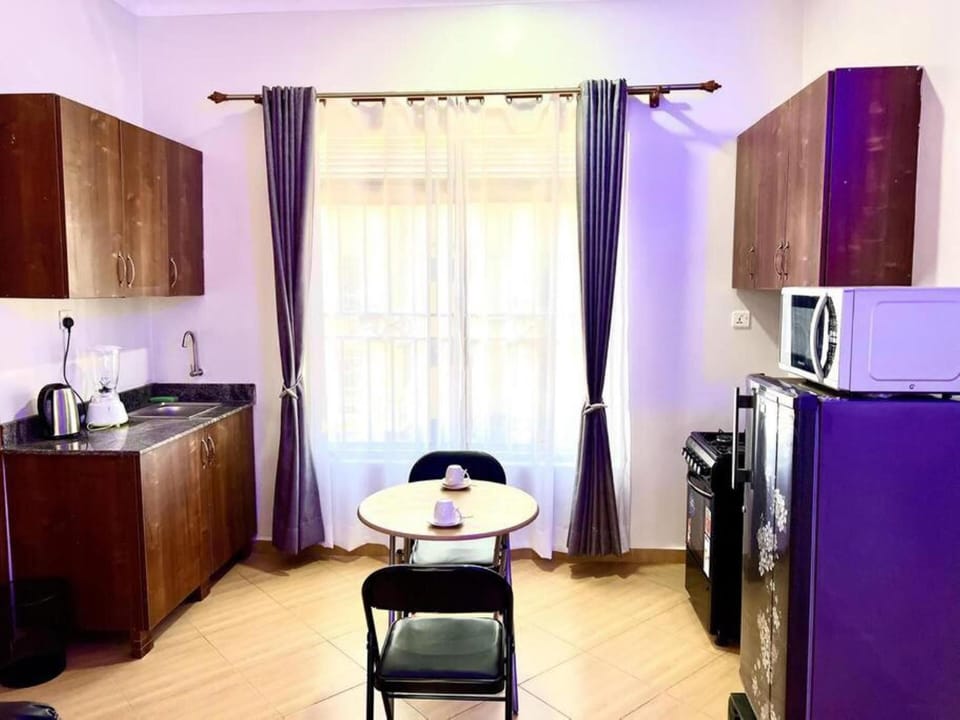 Apartment | Private kitchen | Mini-fridge, oven, blender, cookware/dishes/utensils