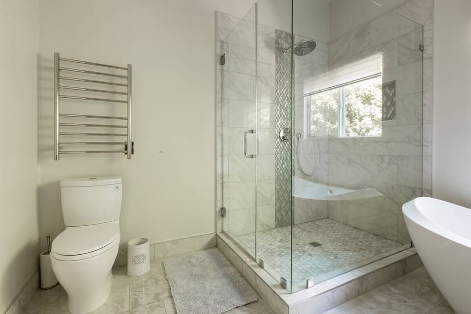 Master bathroom in bedroom1