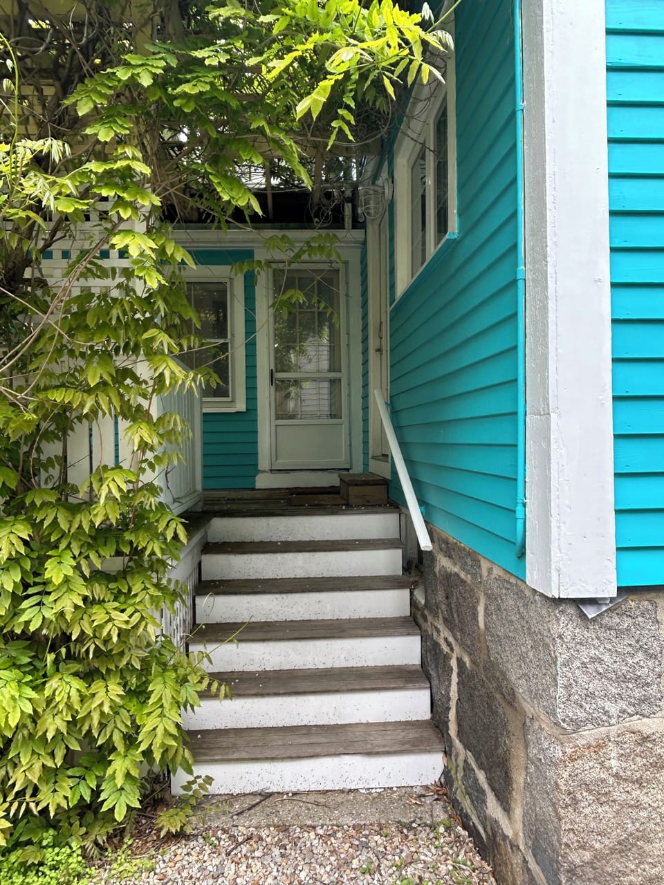 Back entrance to Low Tide lower level