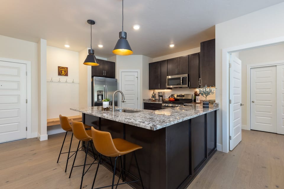 Kitchen bar with seating for 3 