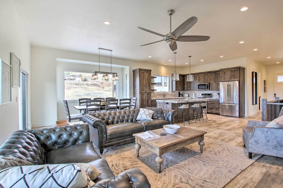 Living Room | Free WiFi | Smart TV
