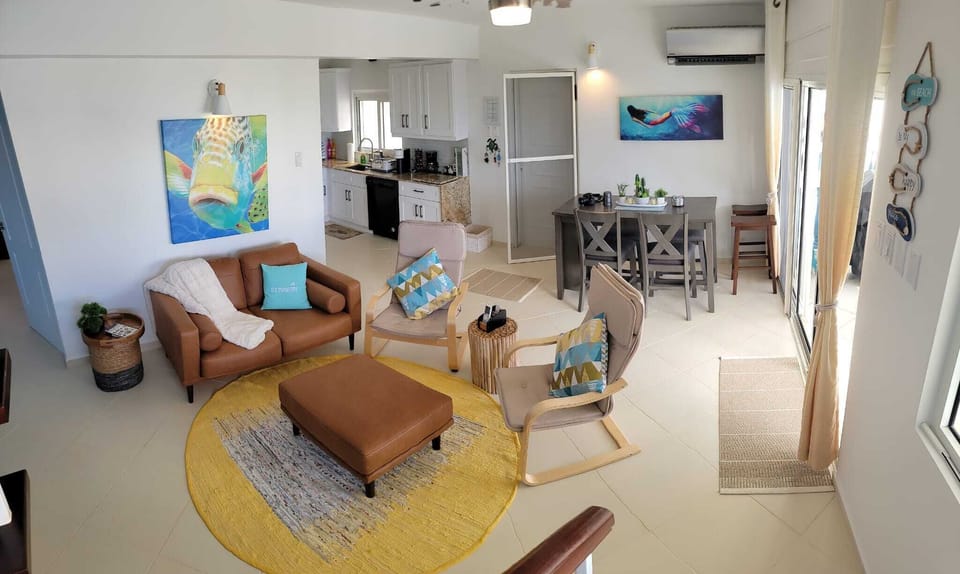 Lovely welcoming condo looking over the ocean and pool. Three balconies of views
