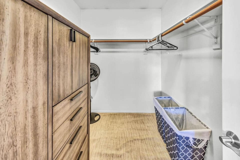 Walk-in Closet
