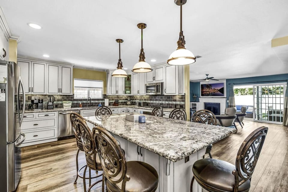 Kitchen with Island Seating