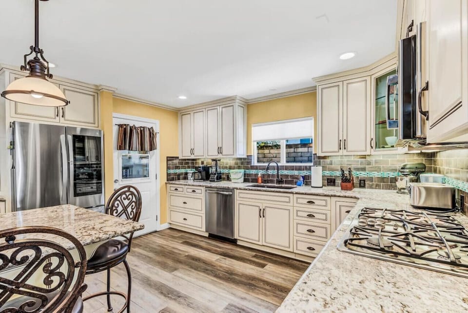 Kitchen with Island Seating