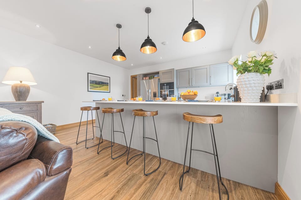 Cottage | Private kitchen | Fridge, dishwasher, electric kettle, toaster