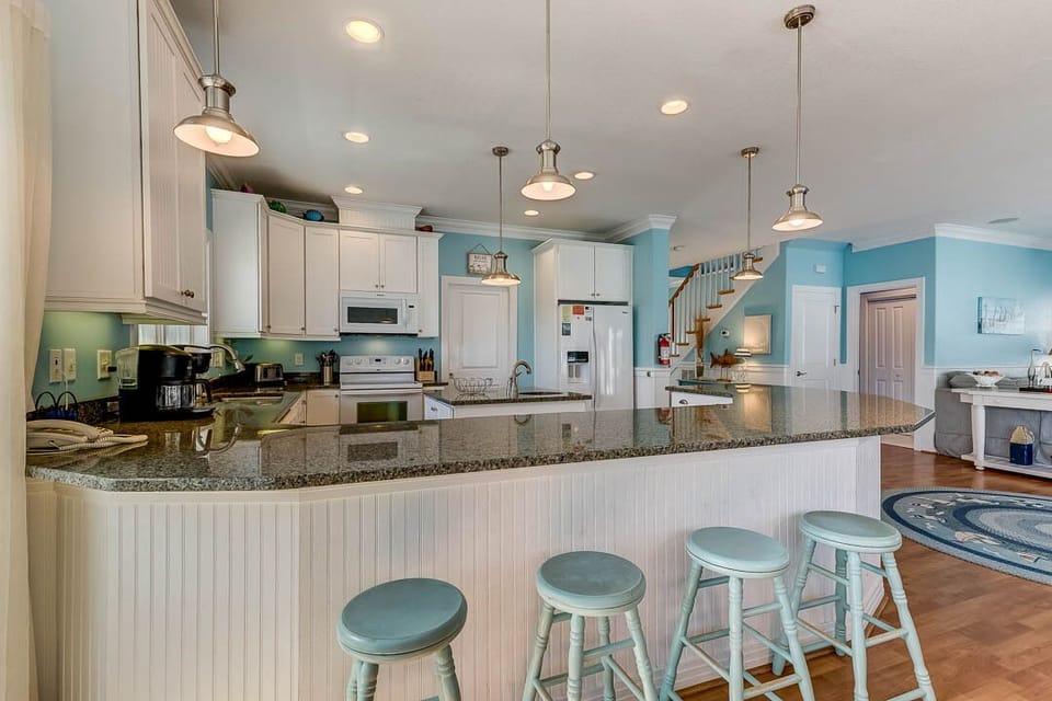 Ground-Level Kitchen with Bar (seats 4)