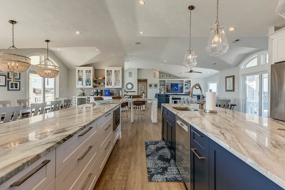 Top-Level Kitchen with Bar (seats 3)