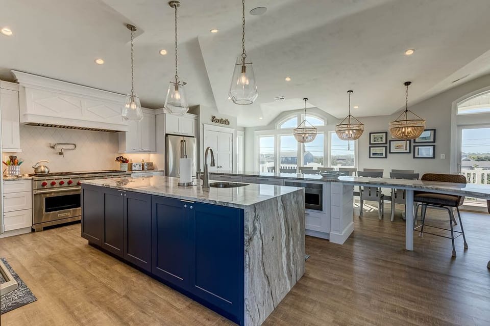 Top-Level Kitchen with Bar (seats 3)