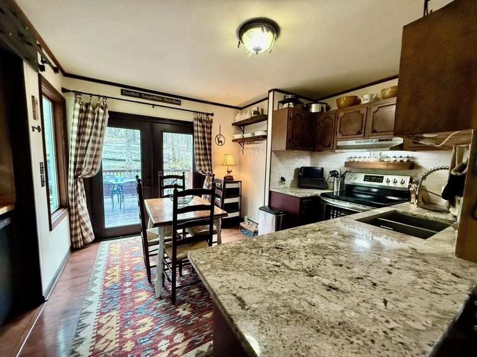 Full Kitchen - Table expands to seat 6.  Additional seating at the bar.