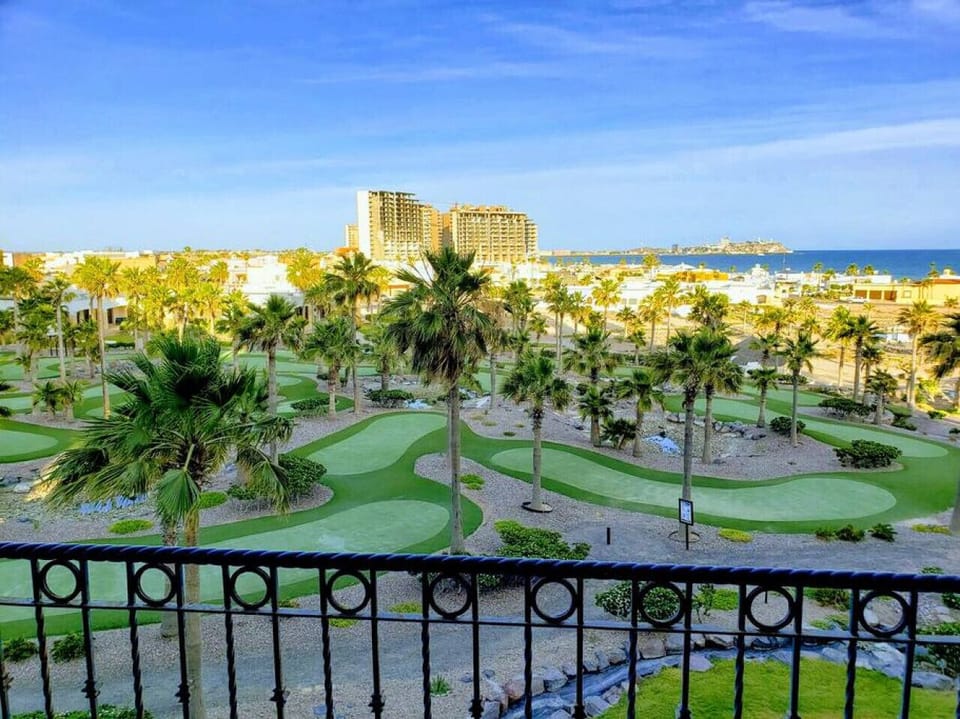 Mini golf course
