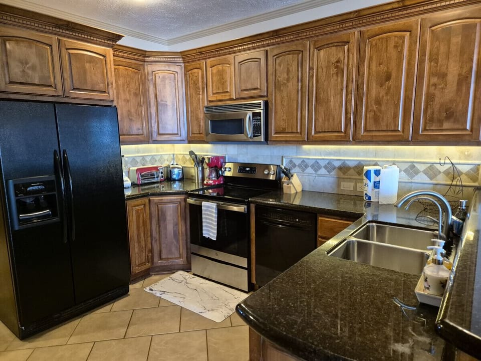 fully equipped kitchen