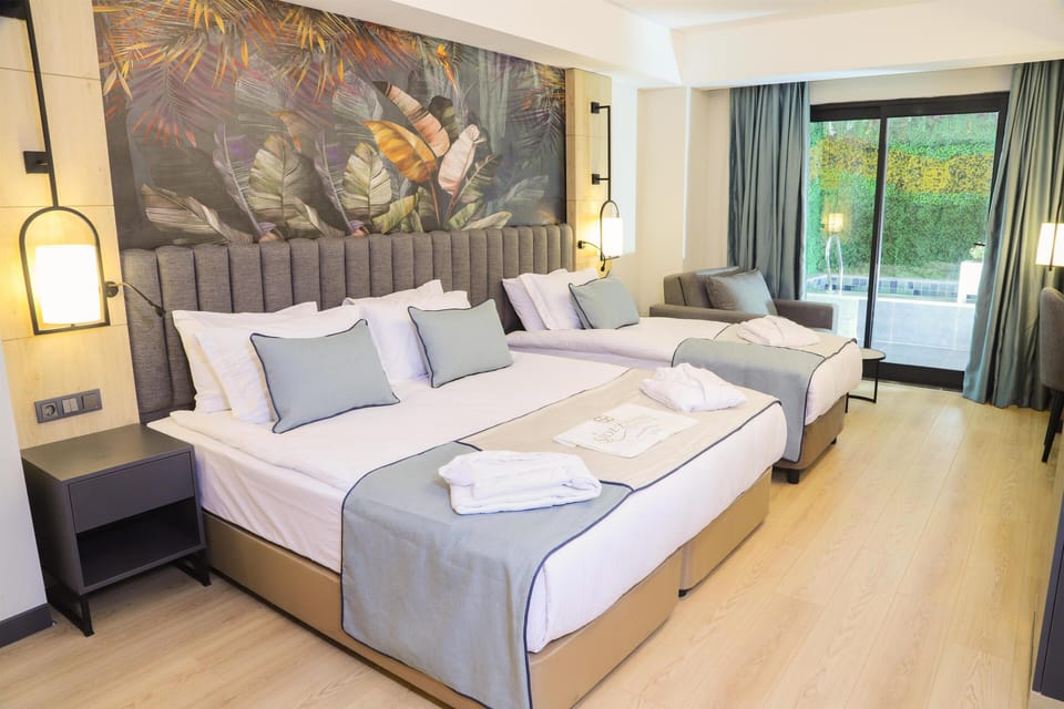 Premium bedding, free minibar, soundproofing, iron/ironing board