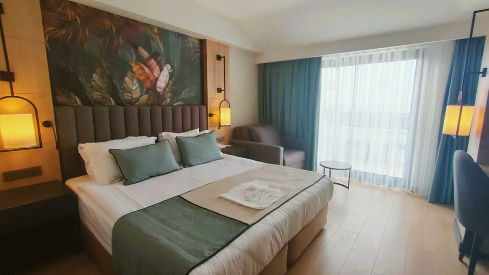 Premium bedding, free minibar, soundproofing, iron/ironing board