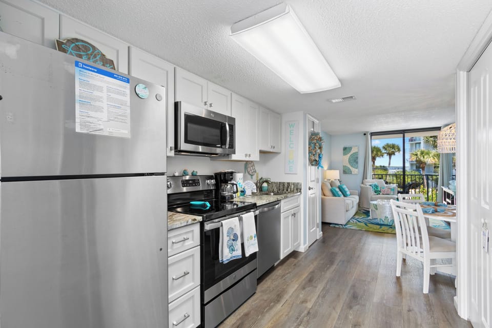 Signature Condo, 2 Bedrooms, Balcony, Pool View | Private kitchen | Fridge, microwave, oven, stovetop