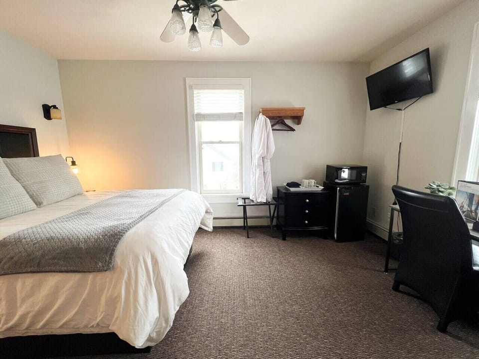 Queen Bedroom