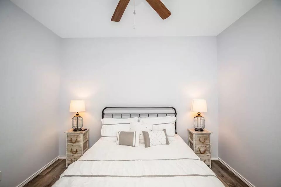 Third bedroom with queen bed