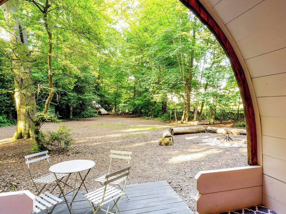 Decking | Daisy - Hollington Park Glamping, Woolton Hill, nr Newbury