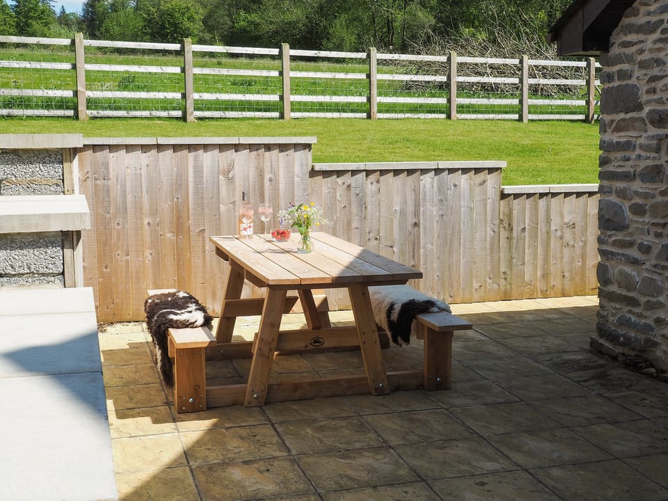 Sitting-out-area | Ty Gwair - Goetre Isaf, Lampeter