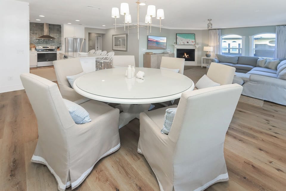 Harp's Hideaway - Seagrove - Seaview Villa's - Open Concept Living/Dining/Kitchen