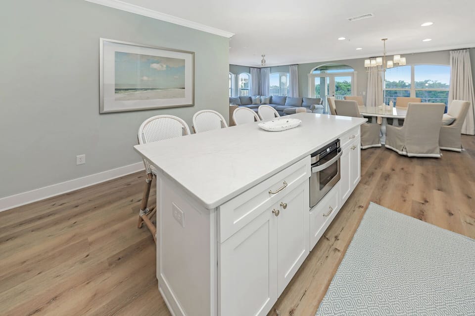 Harp's Hideaway - Seagrove - Seaview Villa's - Dining/Kitchen Area