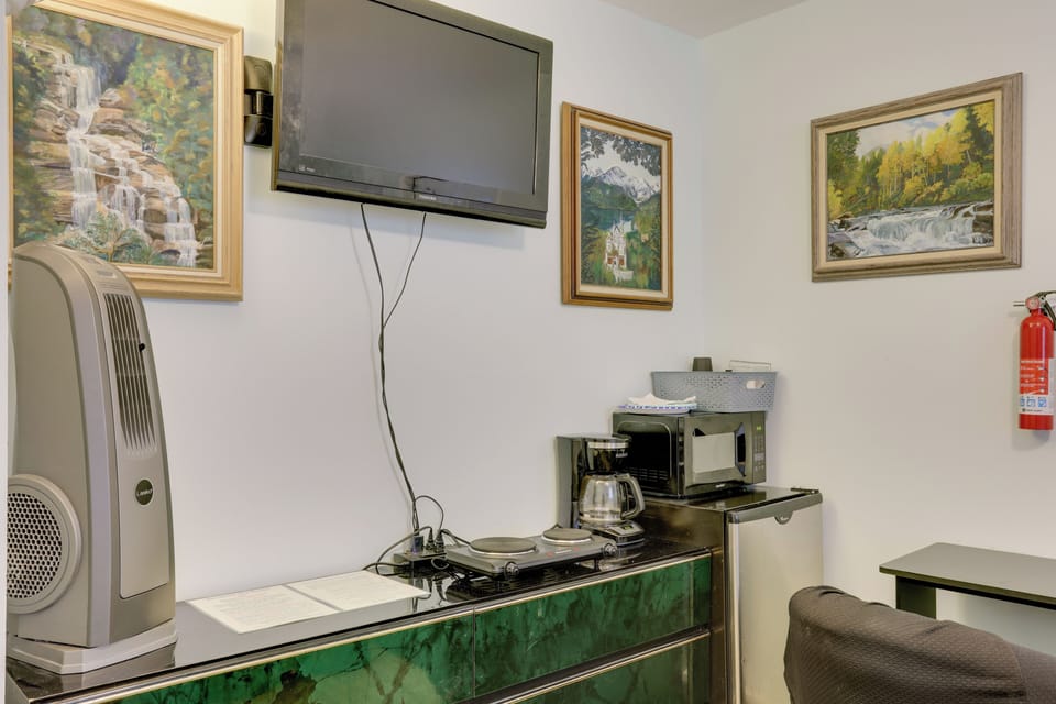 Kitchenette | 1st Floor | 2 Steps Required for Entry | Pet Friendly