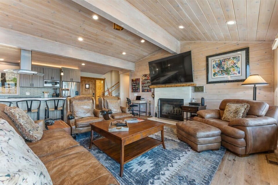 Living room 1: Main floor