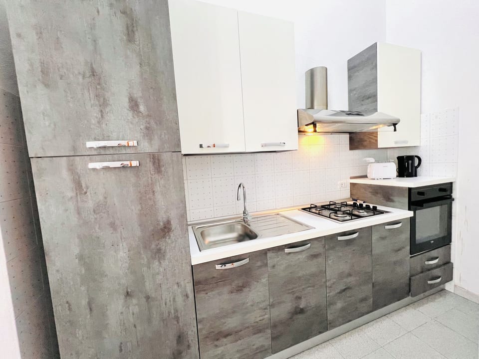 Apartment | Private kitchen | Full-size fridge, oven, stovetop, cookware/dishes/utensils